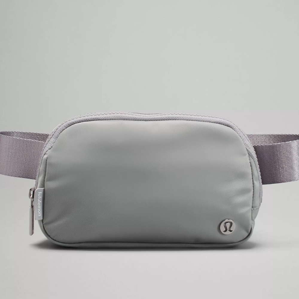 lululemon Everywhere Belt bag silver drop